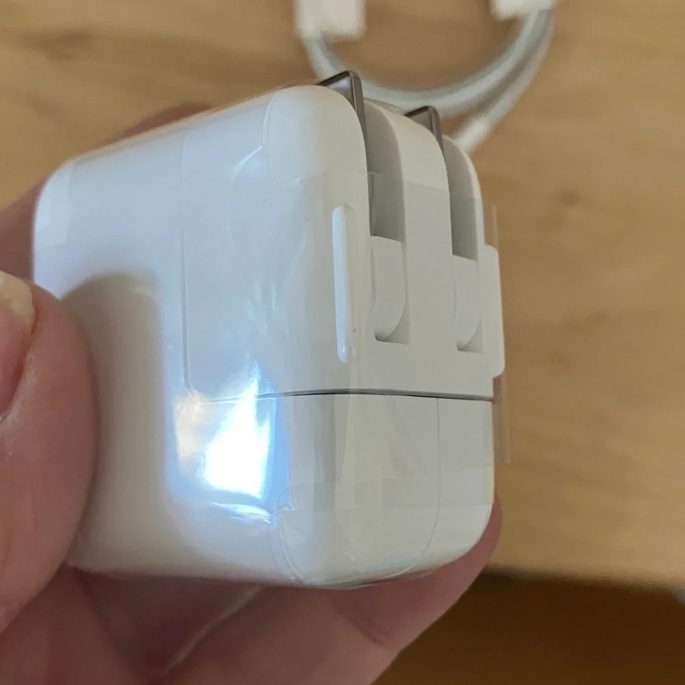 APPLE LIGHTNING TO USB CABLE AND CHARGING CUBE NEW